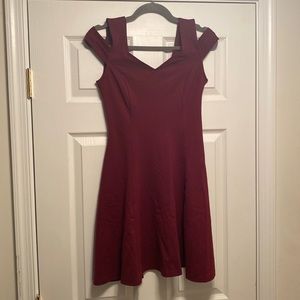 Brand New InsNova Burgundy Dress…size S